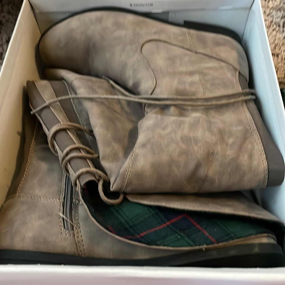 L4L tall boots. They were a gift but never fit me.